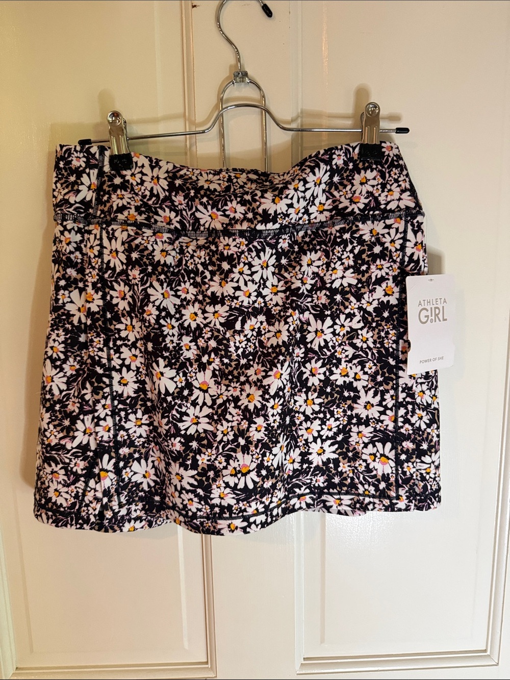 Athleta Girl Black Daisy Print Skort with White and Yellow Flowers